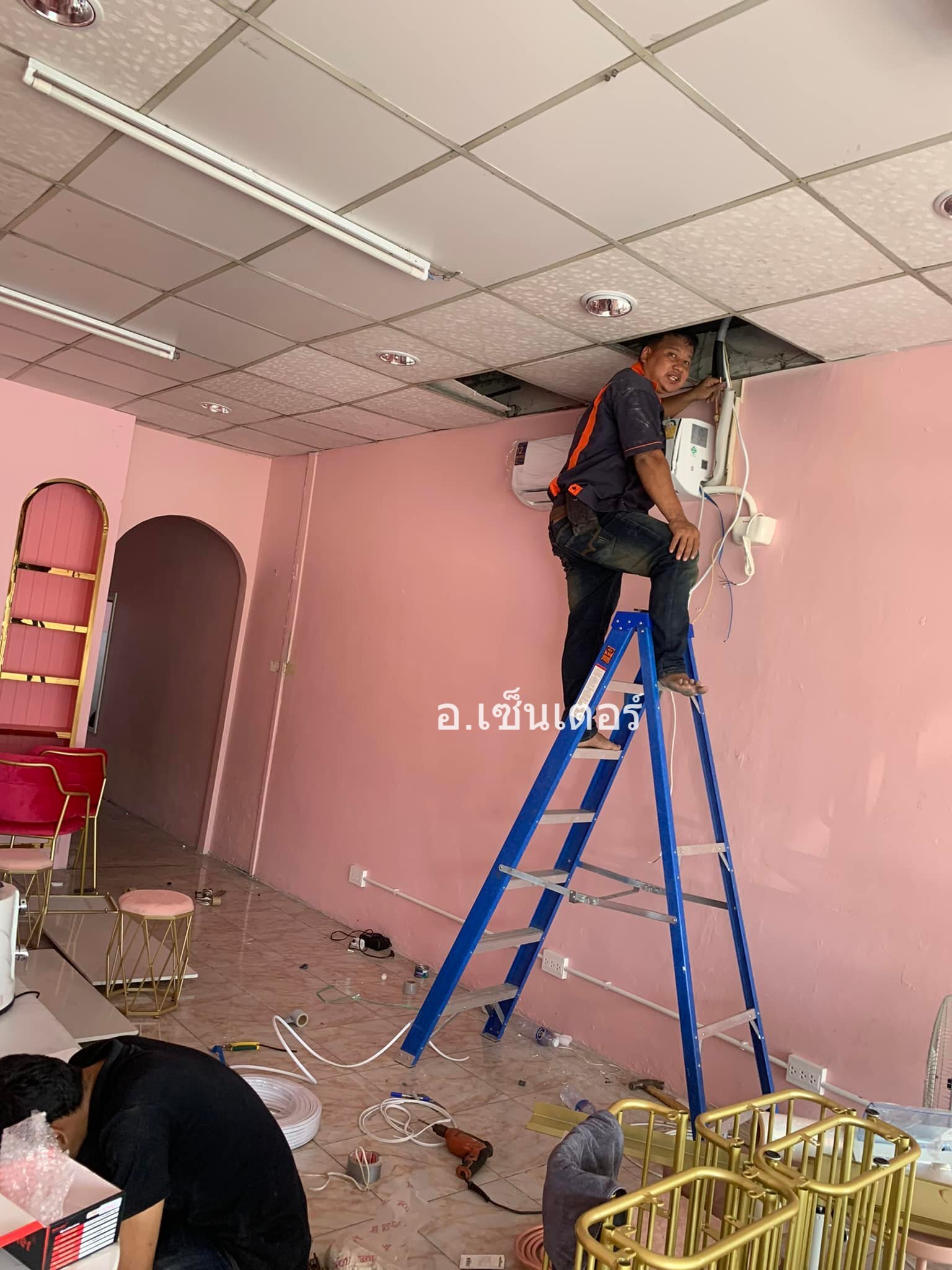 ติดตั้งแอร์ร้านLuxebyKhwang อ.เซ็นเตอร์