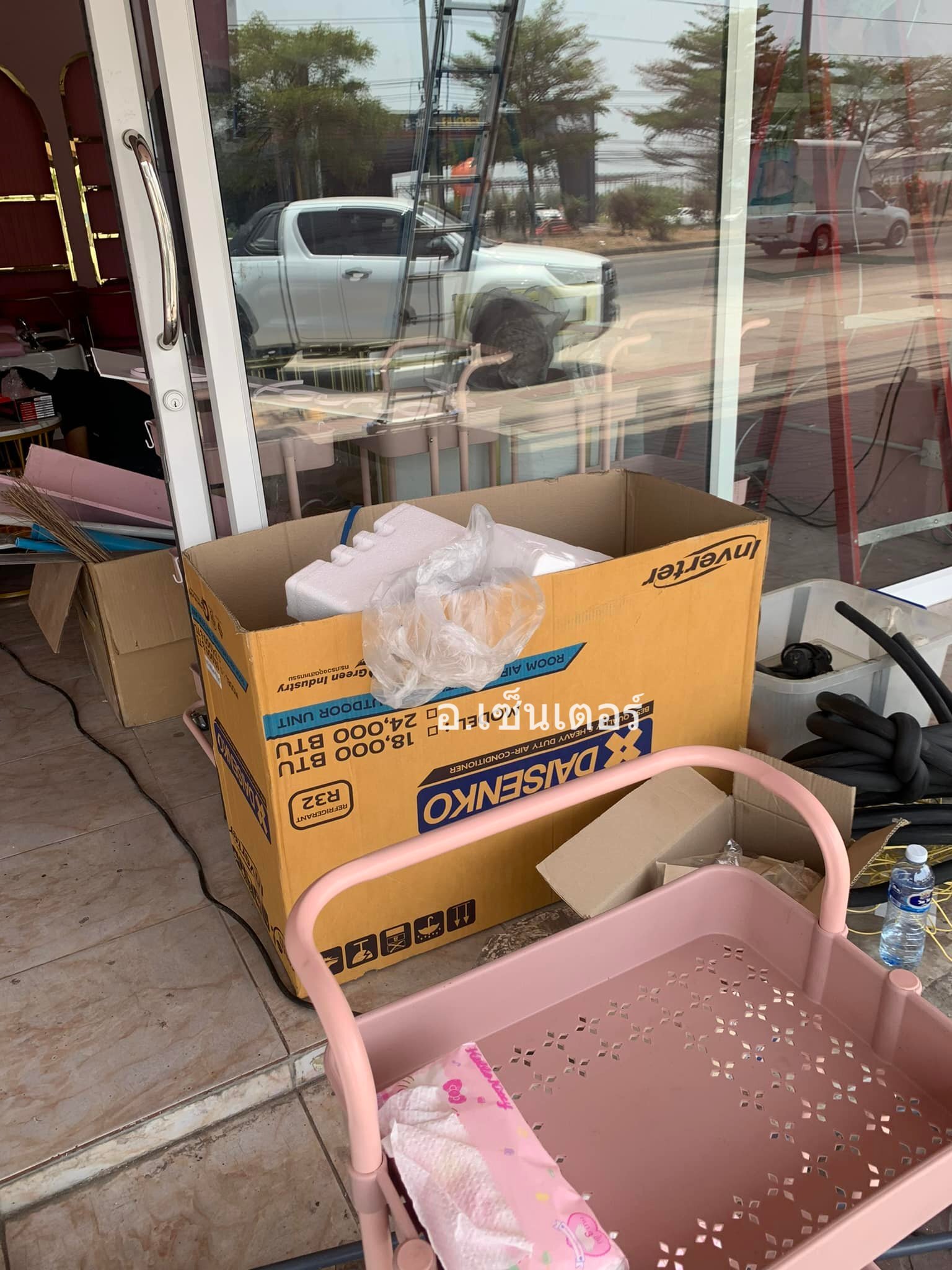 ติดตั้งแอร์ร้านLuxebyKhwang อ.เซ็นเตอร์