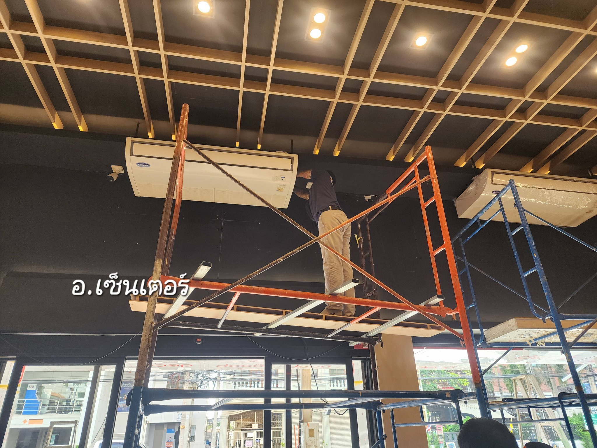 ติดตั้งแอร์ร้านซุปเปอร์หมู อ.เซ็นเตอร์